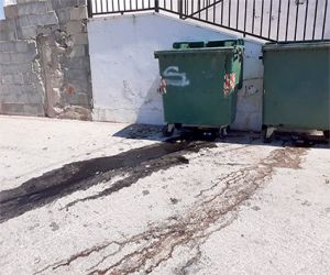 Foto denuncia de Jayena: Contenedores, así no