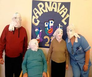 Los mayores celebran el Carnaval en la residencia de la comarca