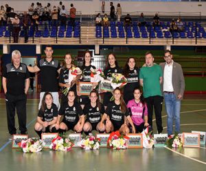 Un ascenso y una emocionante victoria para celebrar el título de liga