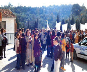 Manifestación exigiendo la construcción del Callejón