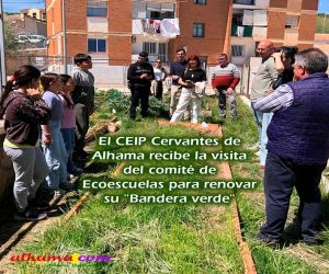 El CEIP Cervantes de Alhama recibe la visita del comité de Ecoescuelas para renovar su "Bandera verde"