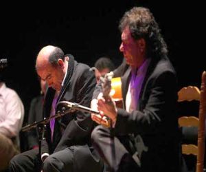 Paco Moyano, junto a Carmen Linares, José Menese y Curro Piñana ceden los derechos del homenaje a Bernicola