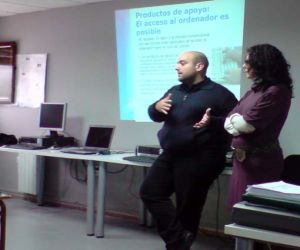 Formación sobre ayudas técnicas TIC en el centro Guadalinfo