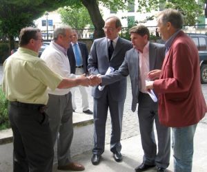 El consejero de Medio Ambiente y el alcalde de Alhama entregan las concesiones de riego de 221 hectáreas