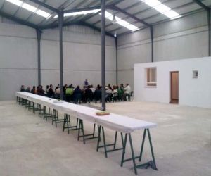 Los ganaderos celebran la primera reunión en sus nuevas instalaciones