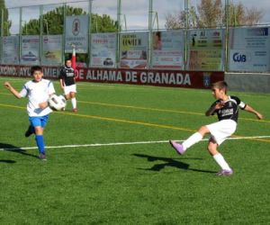 Los benjamines de la UD Alhameña no pueden con el Íllora