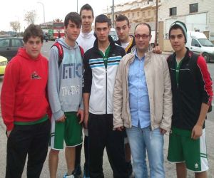 El equipo juvenil de baloncesto con pie y medio en la fase final (Fuente Vaqueros 28-41 IES Alhama)