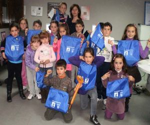El centro Guadalinfo de Alhama felicita el año con los dibujos de los más peques