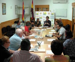El coordinador provincial de Izquierda Unida se reúne con la asamblea local de Alhama