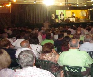 El Centro de Participación Activa de Mayores llena de risas el Patio del Carmen