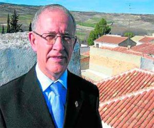 Luis Hinojosa. Maestro, músico y escritor