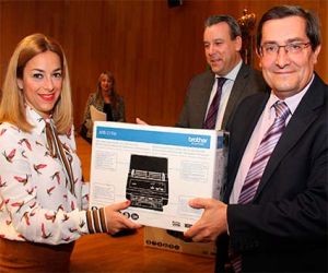 Diputación entrega material informático a los municipios para avanzar en la administración electrónica