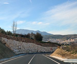 Herramientas y Valenzuela participa en el acondicionamiento de la A-402 entre Moraleda y Alhama
