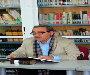 Manuel Luque: «Me considero un poeta comprometido que habla de los temas que preocupan a la gente»