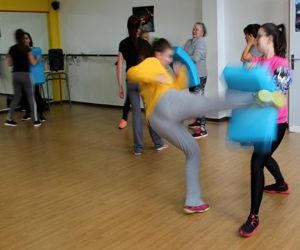 Las mujeres aprenden a defenderse