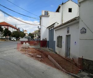 Aparecen restos óseos en las obras de reforma que el ayuntamiento lleva a cabo en una calle de Jayena