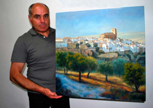 Diego muestra un óleo con una vista de Alhama desde el cortijo de Ponche 