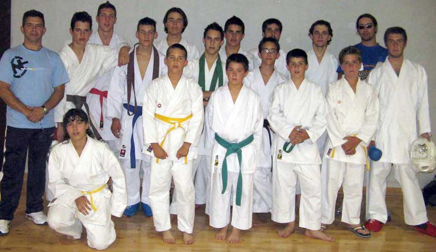  Grupo de karatecas alhameños 