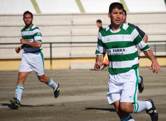  Paco Redond, alhameño y ex-jugador de la Unión Deportiva, milita ahora en el Céltic de Pulianas 