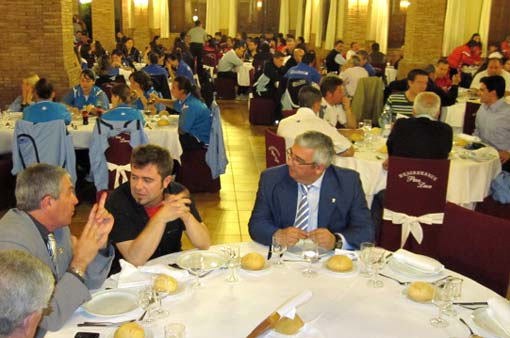  El concejal de Deportes entre los presidentes de las Federaciones Granadina y Andaluza 