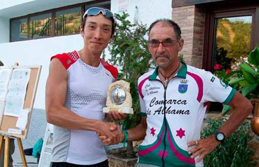 Paul Bateson junto al vencedor de la etapa alhameña, Timo Meyer, en la piscina Pato Loco 