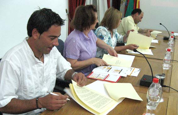  Fiman los convenios; ACECAT, Banda Municipal, Asociación de Mujeres y Asociación de Ganaderos 