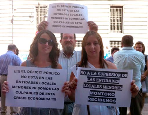 Ana Belén (izda) el pasado 30 de julio en la puerta de del Ministerio de Hacienda y AA PP, ( (Madrid)