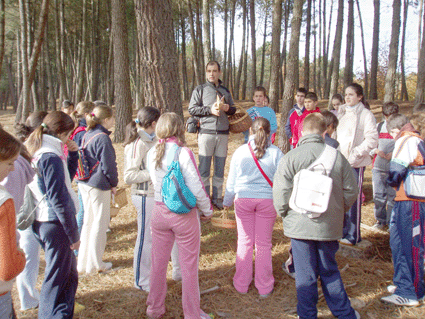 El Director del Parque Natural explica a los escolares