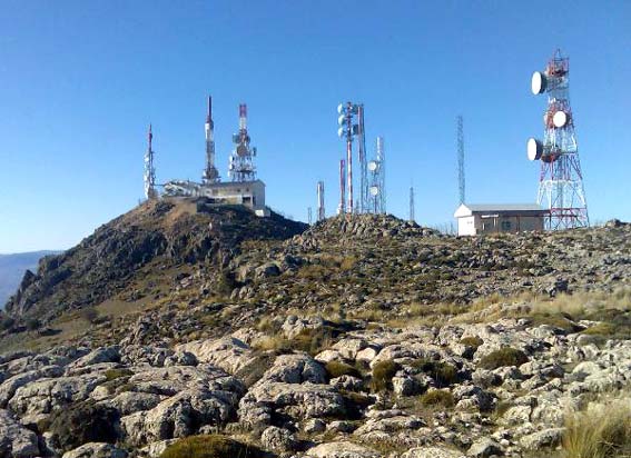  Antenas de los centros emisores en Parapanda, desde donde se reciben la casi totalidad de las emisiones en nuestra Comarca 
