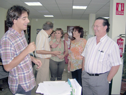 El delegado de Empleo en su visita a las instalaciones de la UTEDLT de Alhama