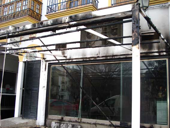  Si el fuego hubiese alcanzado las balconadas de madera superiores, situadas a pocos centímetros, hubiese sido una tragedia imprevisible  