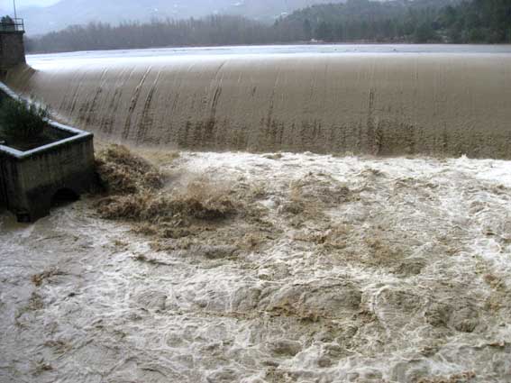  Aspecto que presentaba la presa del río Alhama 