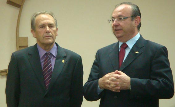  Bienvenida del alcalde de Alhama de Murcia (a la derecha) José Espadas Löpez 