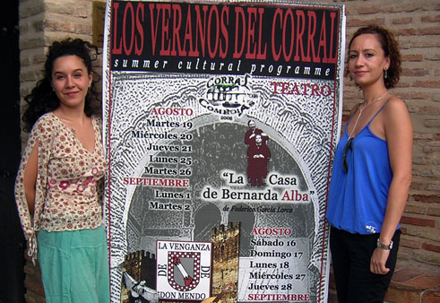 Concha Medina (izda) y Carmen Huete, en el Corral del Carbon