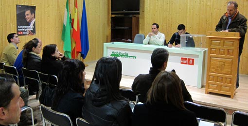  Uno de las reuniones que el PSOE de Alhama ha mantenido con los jóvenes durante el mes de enero 