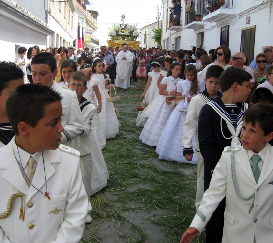 La procesión del Corpus por la calle Adarve de los Remedios