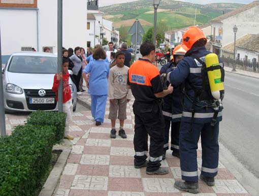  Los servicio de evacuación se preparan con el material adecuado 