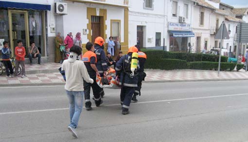  Espectación de vecinos sobre lo que estaba ocurriendo 