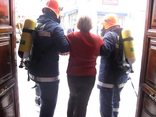  Con su rescate se da el edificio por evacuado 