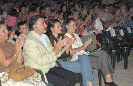  El ayuntamiento estuvo representado por el alcalde en funciones, Benito Vinuesa, la conceja de agricultura, Antonia Bastida y la concejala de cultura, Sonia Jiménez