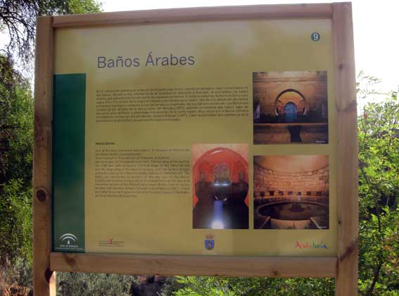  Un cartel en la ruta anunciando los baños árabes 