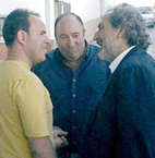  Salvador Zamora (en el centro), anterior alcalde de Zafarraya, en una foto retrospectiva con el Defensor del Pueblo Andaluz 