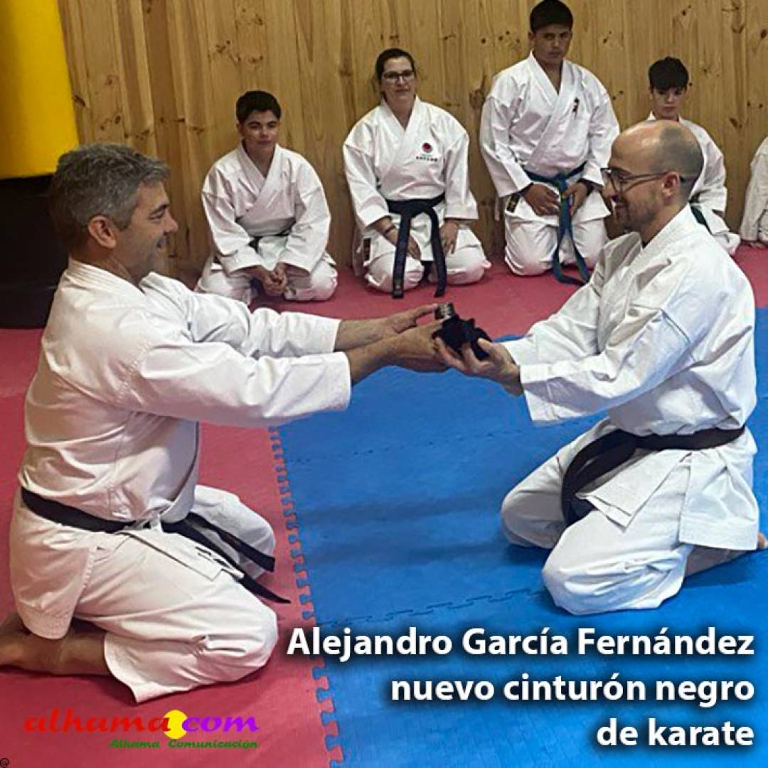 Alejandro García Fernández nuevo cinturón negro de karate