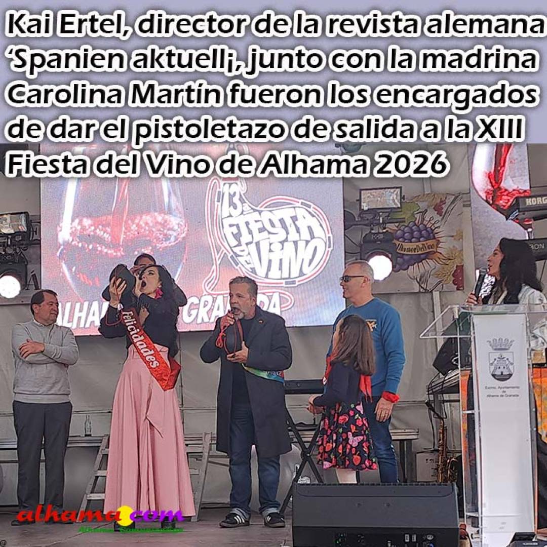 Casi 4.000 litros de mosto se reparten entre los asistentes a la XIII Fiesta del vino de Alhama