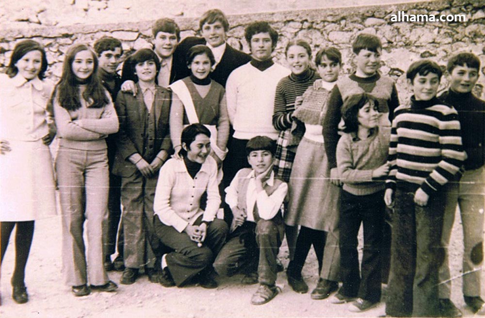 Escolares de la época / Pulsa para ampliar Escolares de la época / Pulsa para ampliar