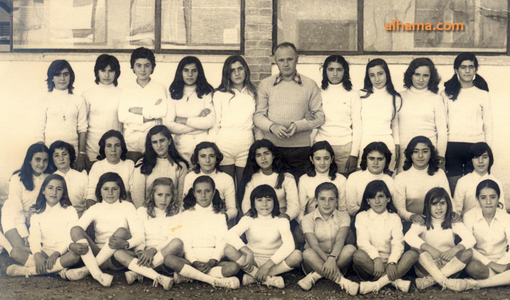 Escolares de la época / Pulsa para ampliar Escolares de la época / Pulsa para ampliar