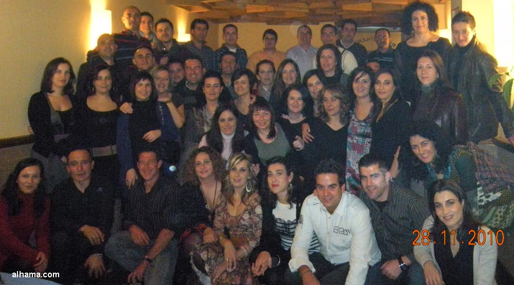 Y de postre un brindis por aquellos maravillosos años que nos forjaron como personas y que fueron los mejores de nuestras vidas / PULSA PARA AMPLIAR Y de postre un brindis por aquellos maravillosos años que nos forjaron como personas y que fueron los mejores de nuestras vidas